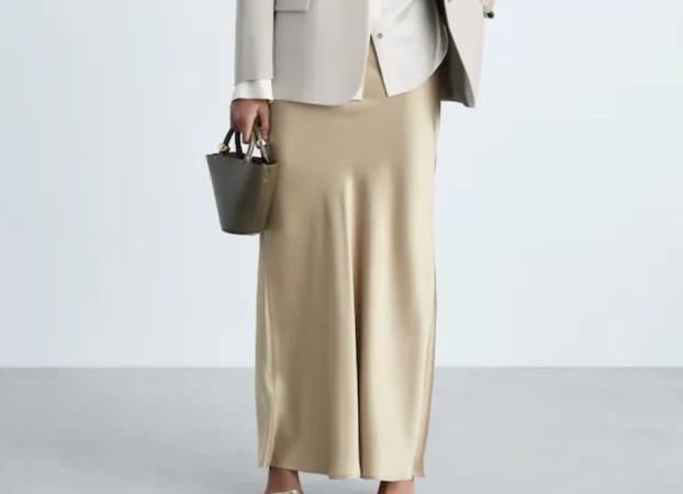 7. Falda satinada. Precio: 46 € en Mango