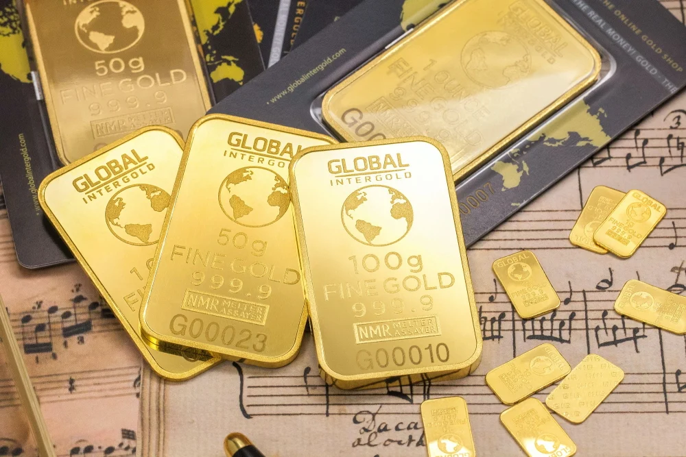 Por qué es mejor invertir en empresas auríferas que en oro físico o en ETF de oro