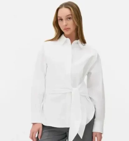 4. Camisa con lazada, una versión reinventada de la camisa básica