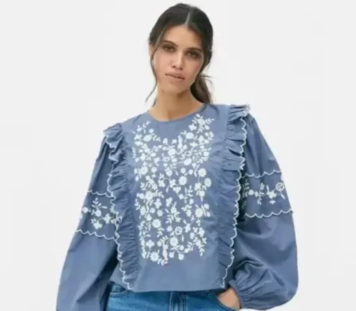 5. Blusa con volantes y bordados, estilo victoriano