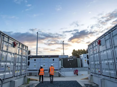 Naturgy fue excluida de los índices MSCI en febrero de 2024, fundamentalmente por la escasez de capital flotante tras la auto-OPA ejecutada sobre acciones propias. Proyecto ACT Battery en Australia. Naturgy Naturgy fue excluida de los índices MSCI en febrero de 2024, fundamentalmente por la escasez de capital flotante tras la auto-OPA ejecutada sobre acciones propias