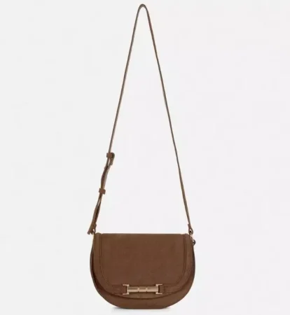 4. Bolso Bandolera efecto ante con detalle metálico - 28 €