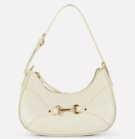 5. Bolso de hombro con hebilla - 11 €