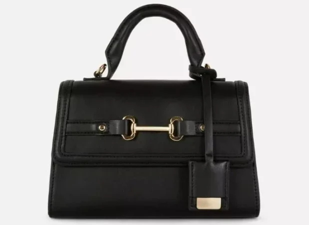 6. Bolso con Asa y Hebilla - 12 €