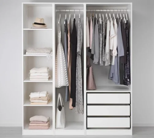 El armario FANDRUP de Jysk, nos parece el que debes escoger
