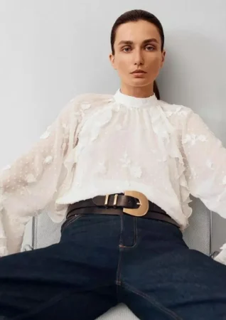 10 blusas estilo romántico de la colección Zara para cualquier tipo de pantalón básico