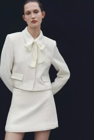 Blazer de tweed con un lazo de cuello