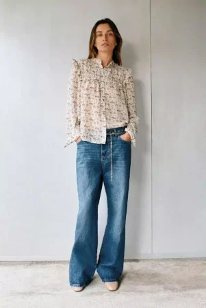 Zara se adelanta a la primavera con estos pantalones de vestir y lucir con zapatillas 45 Merca2.es ¿Por qué son esenciales los pantalones de vestir esta primavera de 2025?