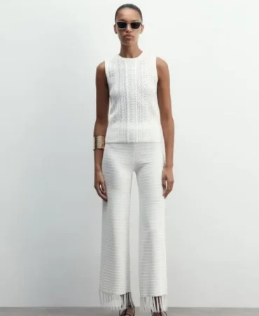 2. Conjunto monocolor blanco de punto fino y flecos