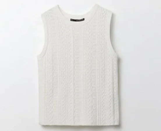 3. Conjunto monocolor blanco asimétrico arrugado