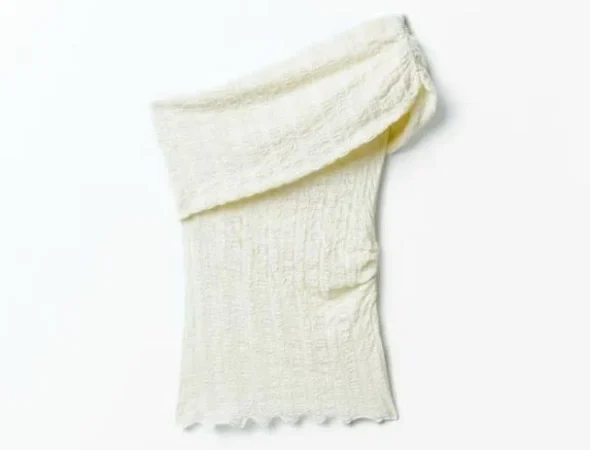 ¿Cuál es la causa de que el conjunto monocolor en blanco esté arrasando?