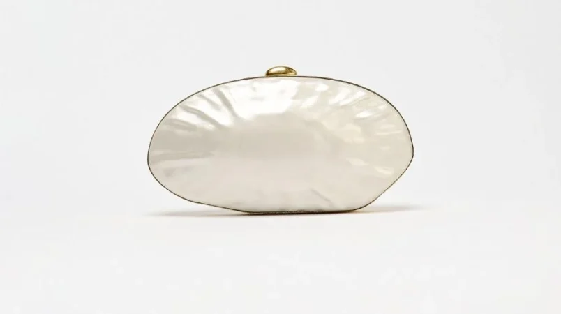 2. Box con cierre de oro: un básico que nunca pasa de moda