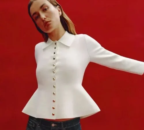 ¿Sabes como se combinan las blusas románticas de la colección de Zara para esta primavera/verano 2025?