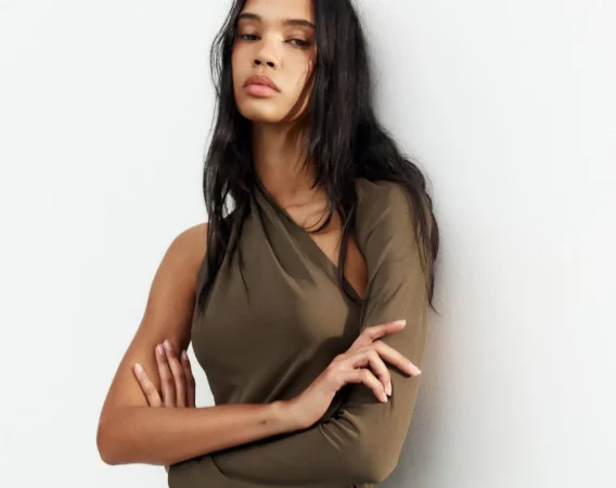 3. Vestido tipazo verde de Zara