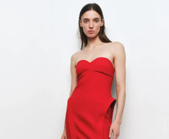 4. Vestido tipazo bandeau de Zara