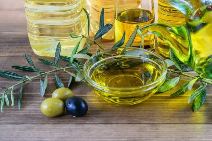 ¿Y qué dice la ciencia de verdad sobre el chupito de aceite de oliva?