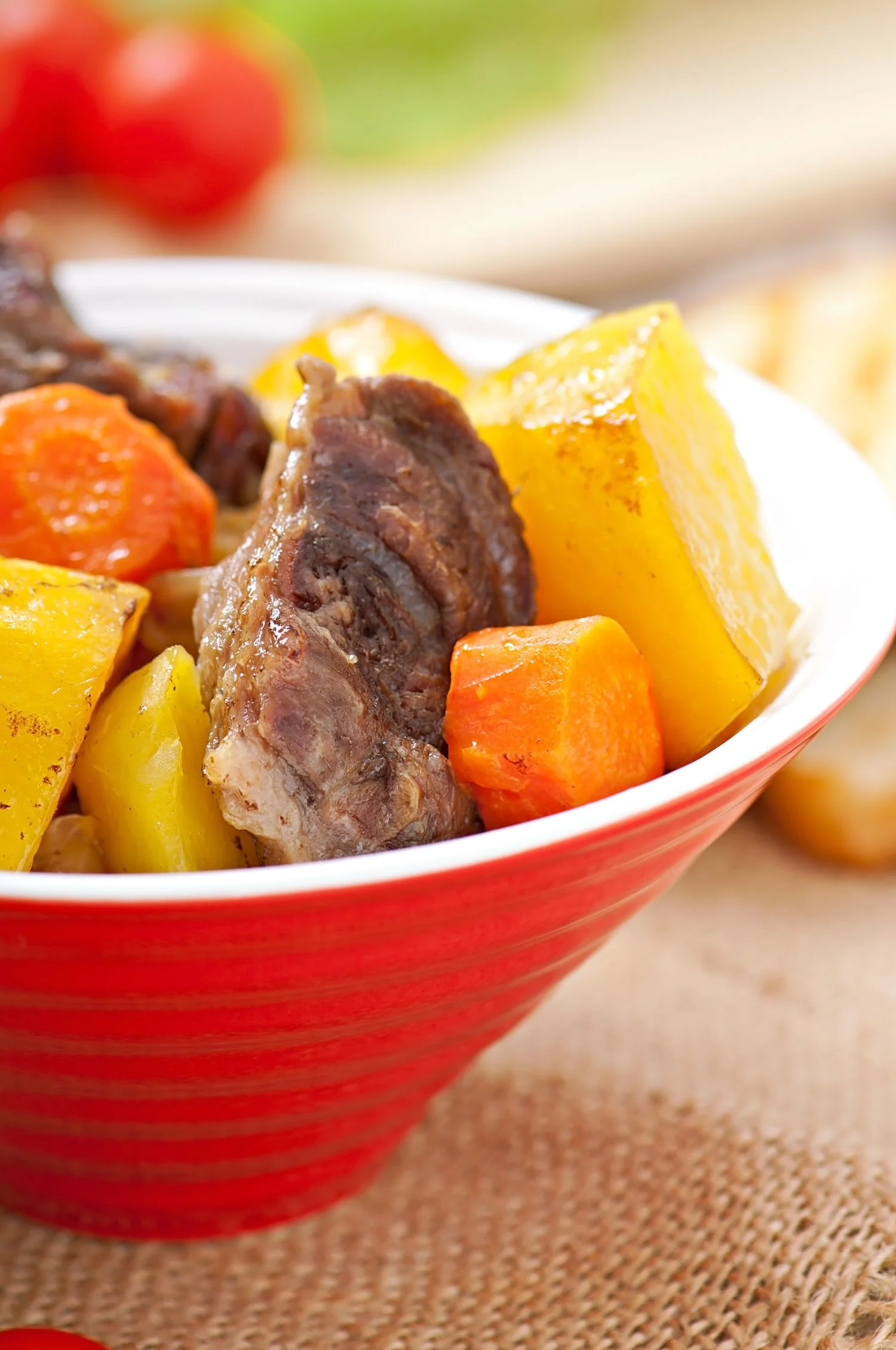 Patatas con costillas y chorizo: Un plato reconfortante contra el frío