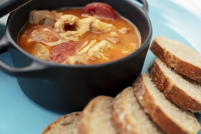 close up delicious spanish food Merca2.es