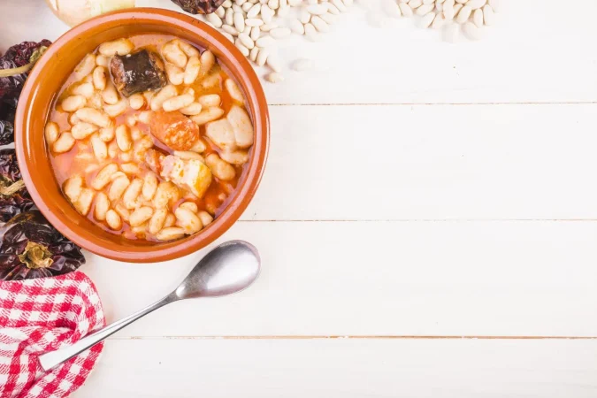 cooking table with beans dish 2 Merca2.es