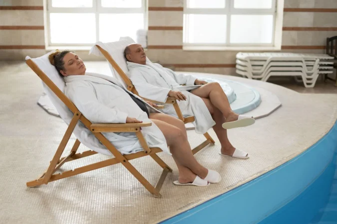 full shot people relaxing together 1 Merca2.es