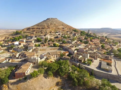 El pueblo más bonito de España que los turistas ignoran y está a una hora de Madrid El pueblo más bonito de España que los turistas ignoran y está a una hora de Madrid