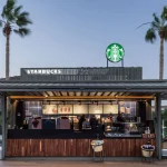 La reestructuración de Starbucks avanza con 107 cierres y 900 aperturas en 2025