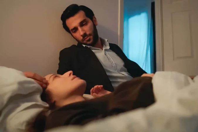 'Una nueva vida': Ferit pide matrimonio a Pelin ¿habrá boda? 3 Merca2.es LA GUERRA DE UNA NUEVA VIDA