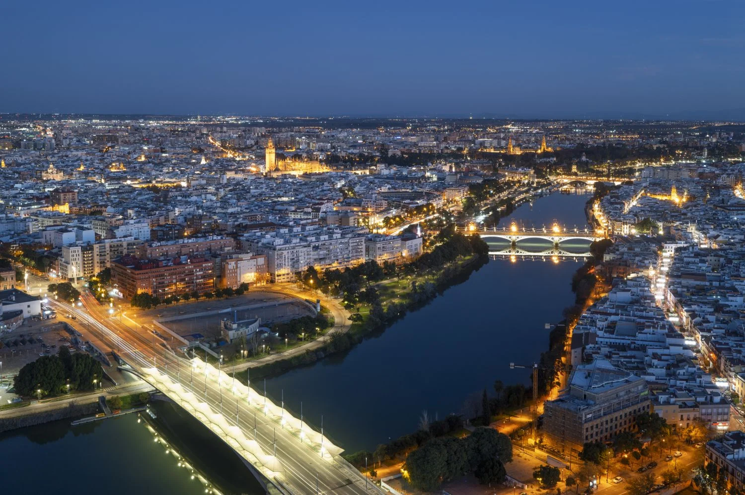 Oposiciones al Ayuntamiento de Sevilla: oferta de 106 plazas fijas en una de sus mayores convocatorias