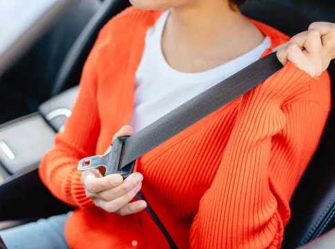 La DGT señala el mayor peligro silencioso del cinturón mal colocado La DGT señala el mayor peligro silencioso del cinturón mal colocado