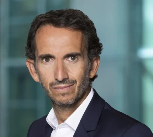 Las ventas de Carrefour podrían caer por la debilidad en Francia y la salida de Italia y Argentina 3 Merca2.es Alexandre Bompard Merca2.es