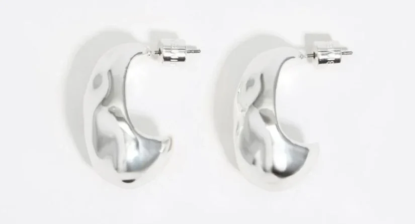 El Corte Inglés rebaja los pendientes de moda de Bimba y Lola ¡No te lo pierdas! 82 Merca2.es 1.- Pendientes plateados en forma de drop. Precio: 3150 € (reducido de € 42)