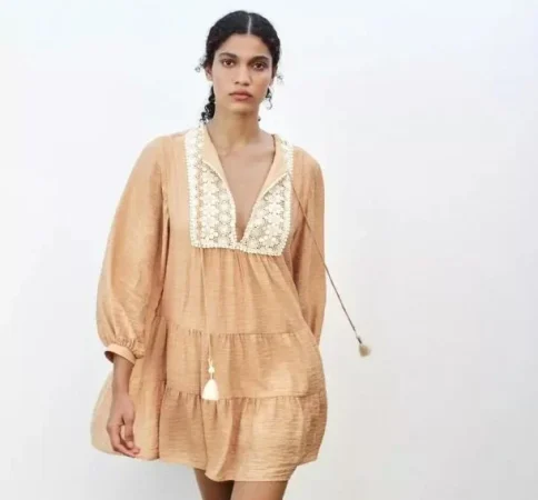 9. Vestido corto con bordados