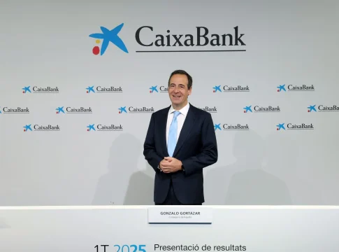 Foto Gonzalo Gortázar, consejero delegado de CaixaBank. Resultados 1T 2025 resultados Caixabank