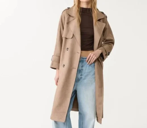 Gabardina de ante de Stradivarius por 49,99 euros