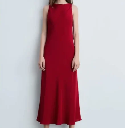 Gracias a Mango y sus vestidos satinados te convertirás en el centro de las fiestas 67 Merca2.es 1. Vestido satinado diseño recto: la elegancia hecha simple