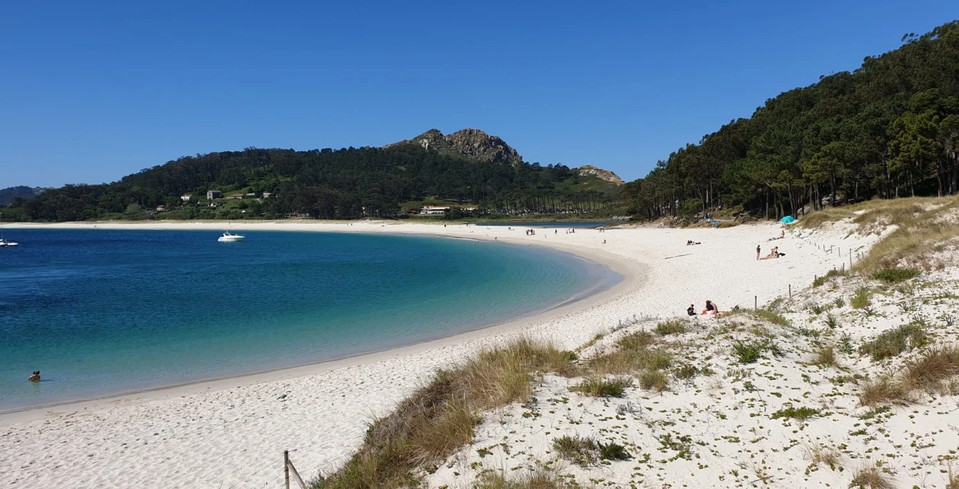 El 'Caribe español' se esconde en esta isla gallega de aguas cristalinas y arena blanca