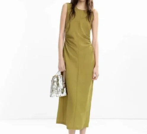 La colección de primavera de Parfois no tiene nada que envidiar a la de Massimo Dutti 22 Merca2.es Vestidos MIDI: elegancia en todo momento