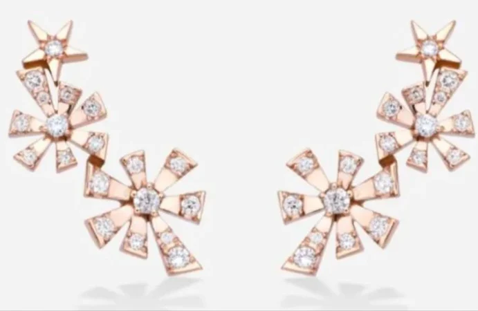 La firma de joyas favorita de la reina Letizia y dónde comprar sus pendientes exclusivos 41 Merca2.es Los aretes Luzia 2 Stars: la joya predilecta de Letizia