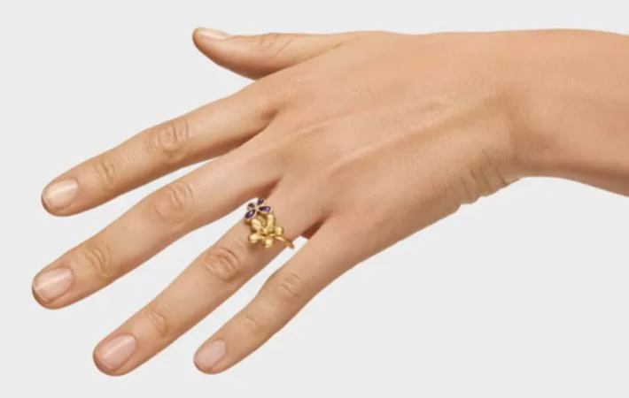 Anillo con baño de oro y amatista Daisy