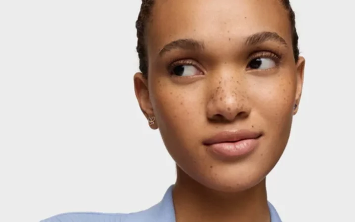 Características de los pendientes flor con baño de oro de 18 kt sobre plata y amatista Daisy