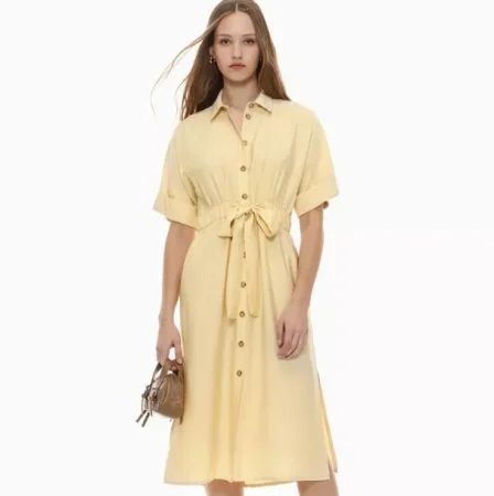 1. Vestido camisero amarillo mantequilla, original de Lefties