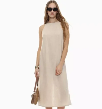 4. Vestido midi plisado color caqui