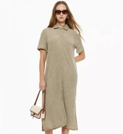 5. Vestido midi en tejido y color denim