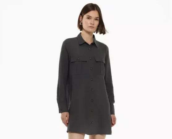 9. Vestido camisero corto de manga larga