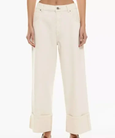 El vaquero blanco, la pieza clave del verano 2025