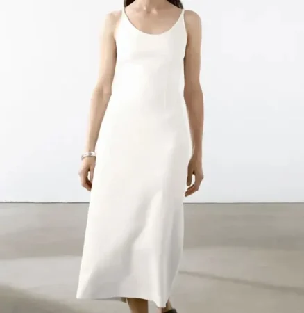 Vestido de Lefties con fruncidos y tirantes gruesos