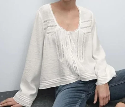 1. Camisa blanca con encaje (59.99 euros)