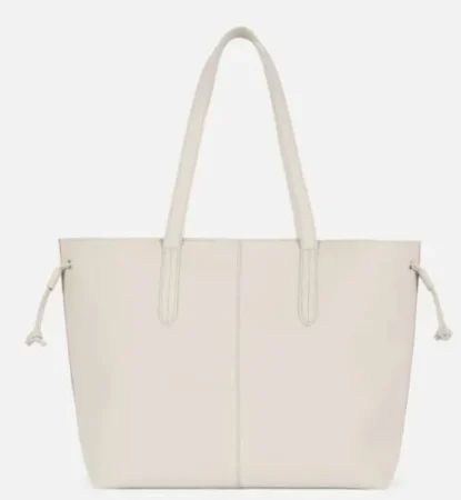 Accesorios que marcarán la diferencia: bolsas y zapatos de plataforma