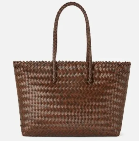 Bolso trenzado en marrón – 16 euros