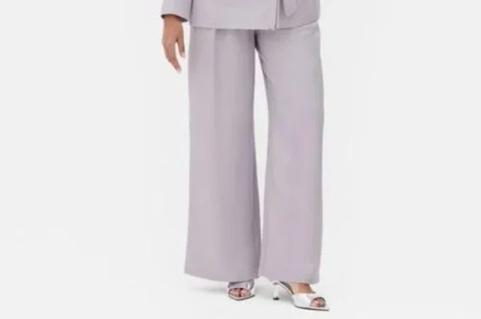 Los colores pasteles dominan los pantalones en Primark. Pantalón lila – 20 euros